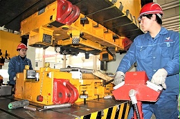 精密五金沖壓廠，市場(chǎng)機(jī)遇與競(jìng)爭(zhēng)分析
